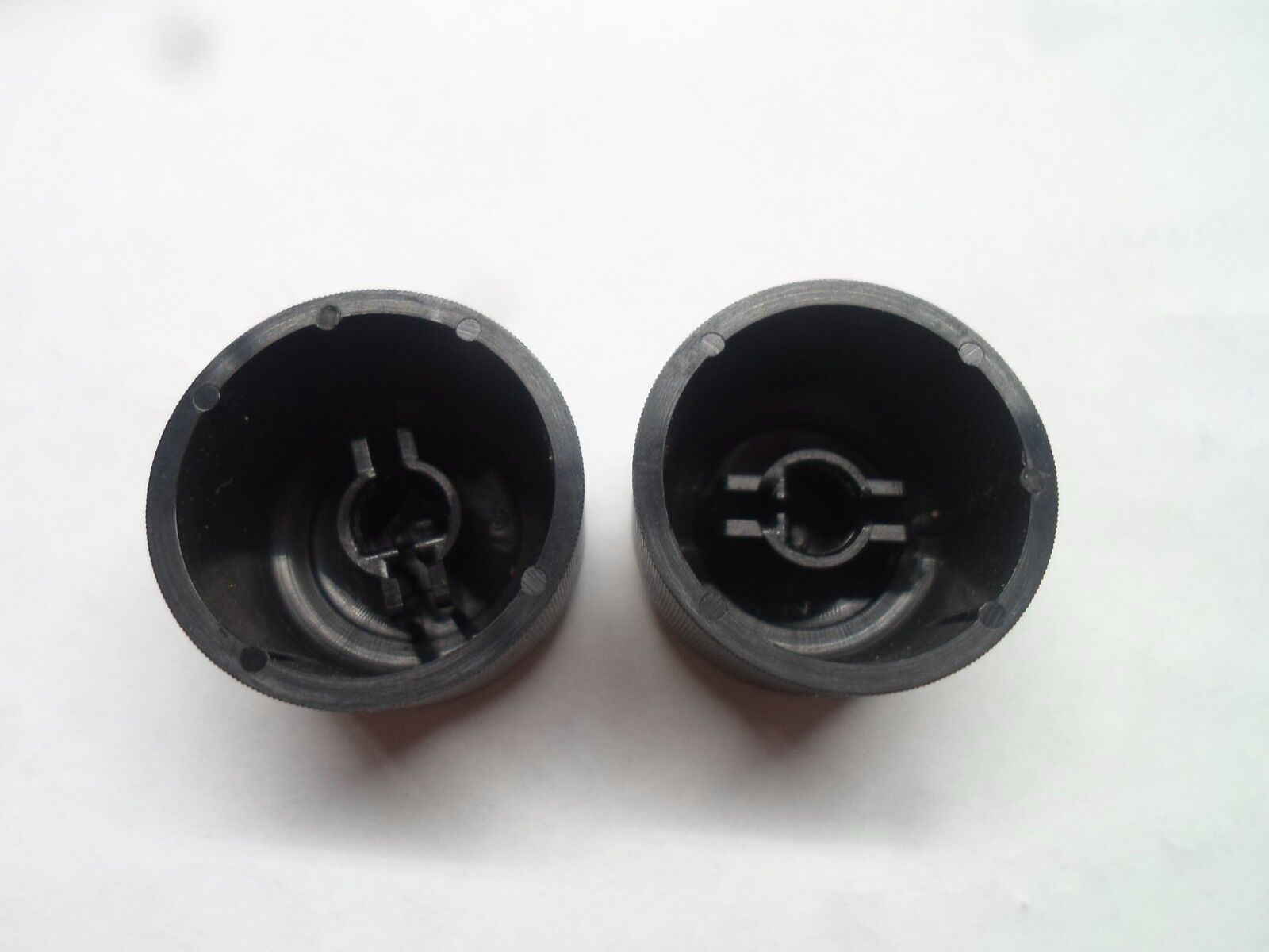 2003 2004 2005 MITSUBISHI ECLIPSE STEREO RADIO TUNER KNOB SET OEM FREE SHIPPING! - RarePartsFinder.Com