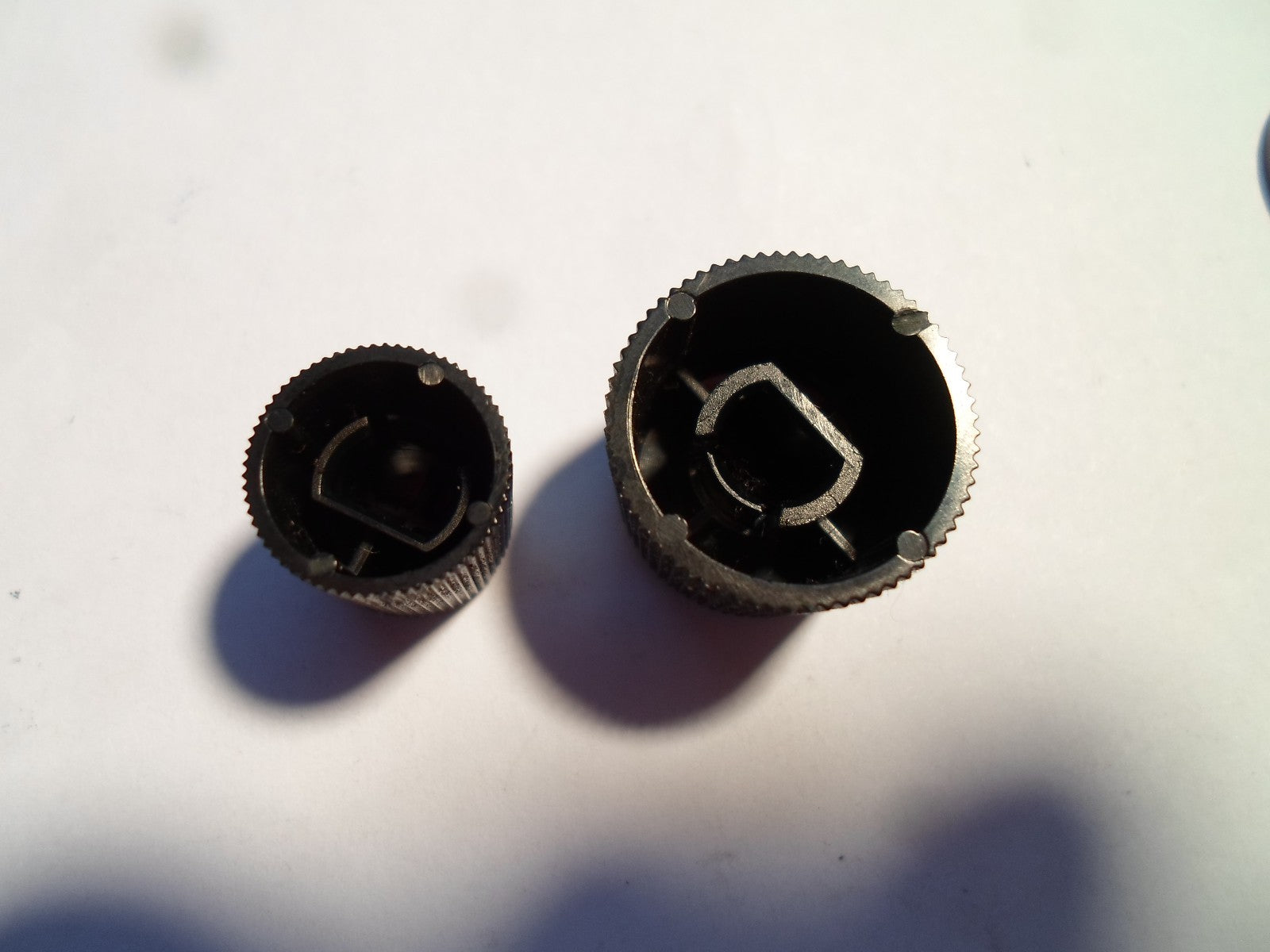 03 04 MITSUBISHI OUTLANDER  RADIO STEREO CONTROL KNOB SET OEM FREE SHIPPING! - RarePartsFinder.Com