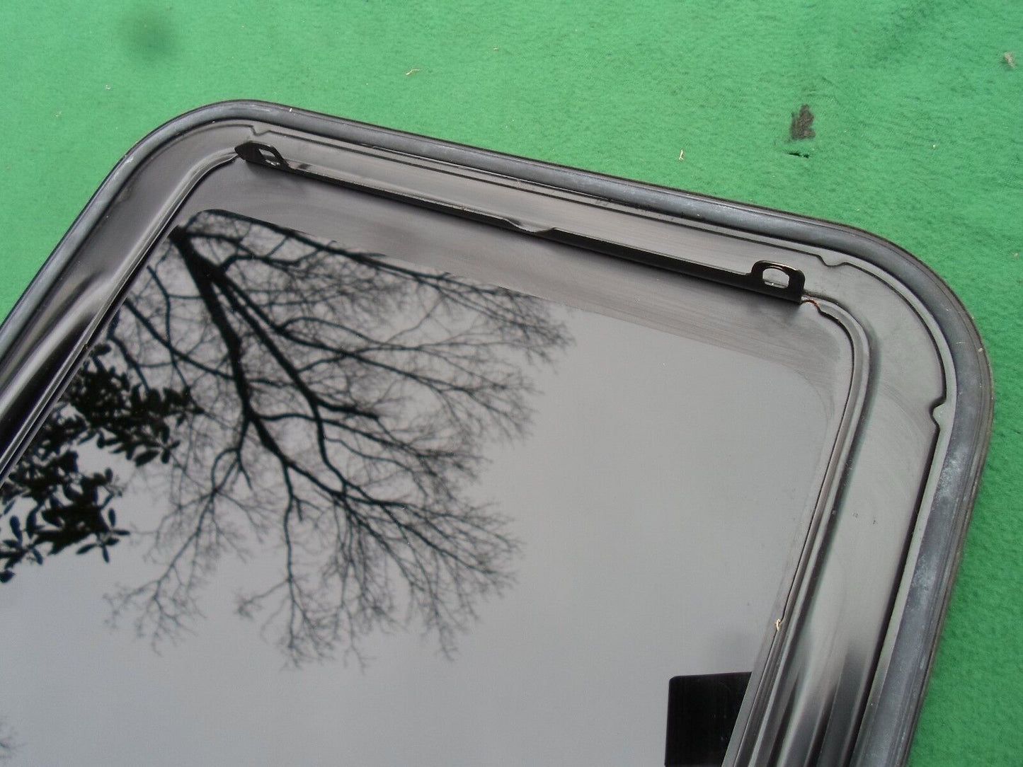 2009 - 2010 PONTIAC G3 OEM FACTORY SUNROOF GLASS NO ACCIDENT FREE SHIPPING! - RarePartsFinder.Com