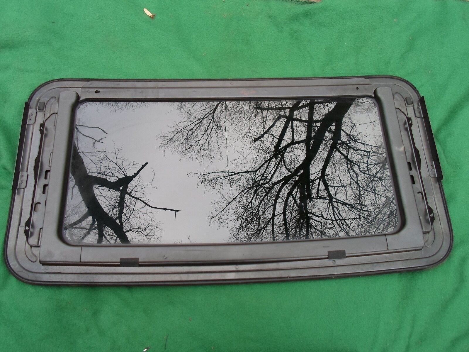 2001 KIA OPTIMA YEAR SPECIFIC  SUNROOF GLASS PANEL NO ACCIDENT OEM FREE SHIPPING