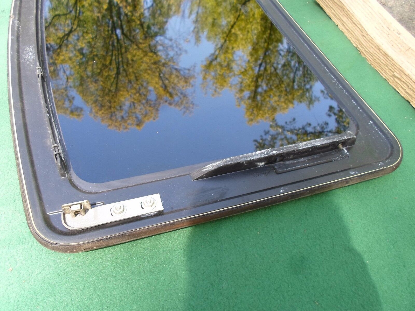 AFTERMARKET ASC INALFA MODEL 800 INBUILT SUNROOF GLASS PANEL WITH BRACKETS - RarePartsFinder.Com