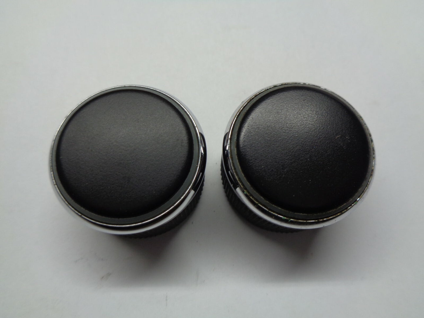 07 08 09 10 CHRYSLER SEBRING RADIO STEREO TUNER KNOB SET STYLE 2 OEM FREE SHIP
