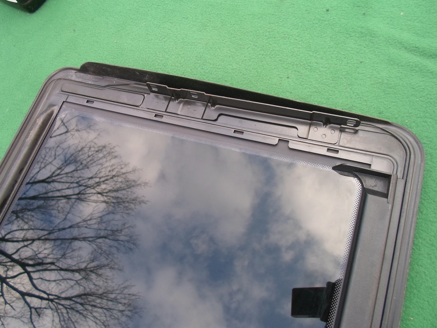 1997 MERCEDES BENZ E300 OEM YEAR SPECIFIC SUNROOF GLASS NO ACCIDENT FREE SHIP - RarePartsFinder.Com