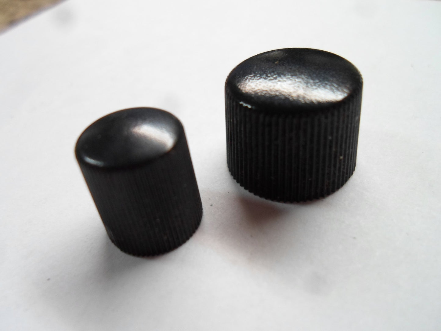 03 04 MITSUBISHI OUTLANDER  RADIO STEREO CONTROL KNOB SET OEM FREE SHIPPING!