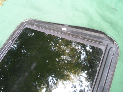 2004 SATURN VUE YEAR SPECIFIC SUNROOF GLASS OEM  FACTORY  FREE SHIPPING! - RarePartsFinder.Com