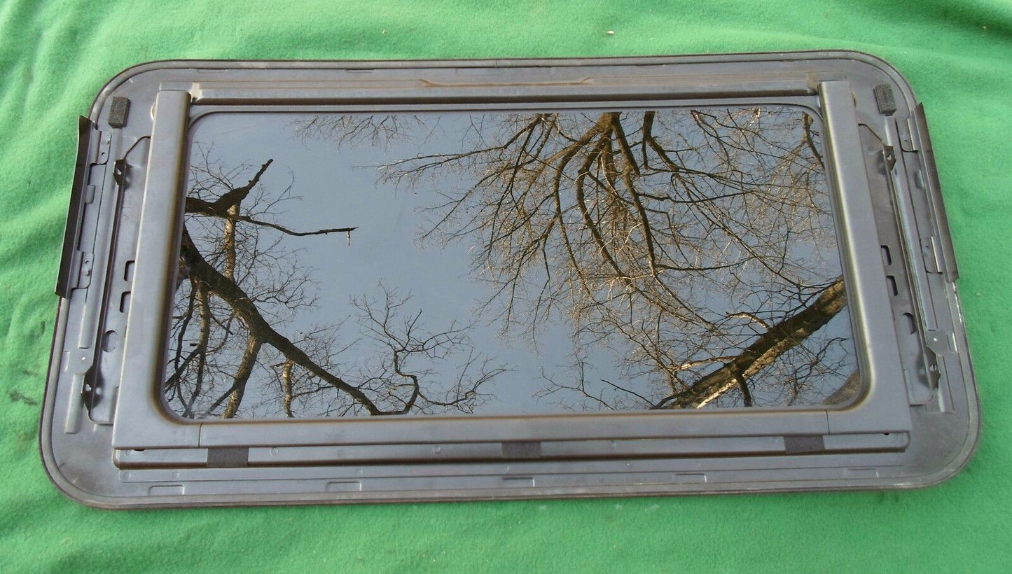 2001 KIA SEDONA YEAR SPECIFIC OEM FACTORY SUNROOF GLASS FREE SHIPPING - RarePartsFinder.Com