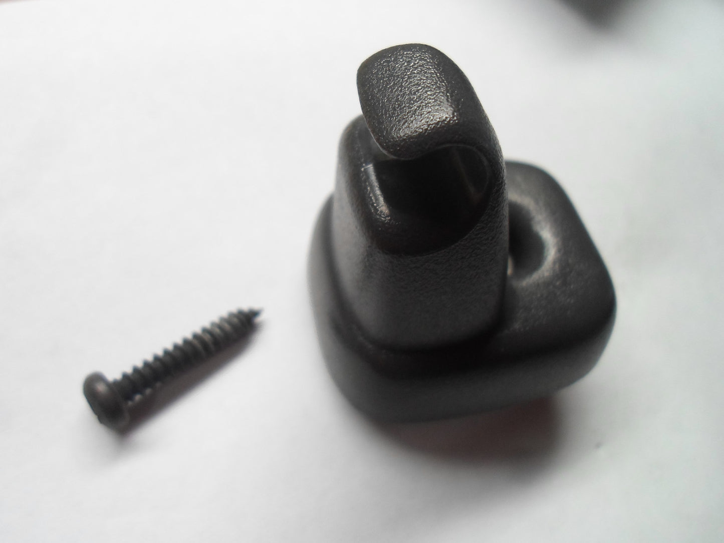97 98 99 LINCOLN TOWN CAR SUN VISOR CLIP W/SCREW OEM FREE SHIPPING! SV1