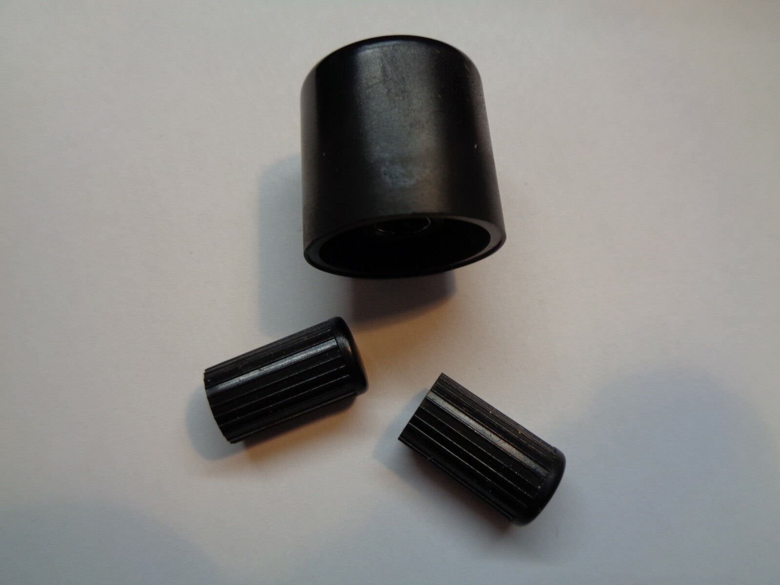 01 02 03 04 05 06 HYUNDAI ELANTRA STEREO TUNER RADIO KNOB SET OEM FREE SHIPPING - RarePartsFinder.Com