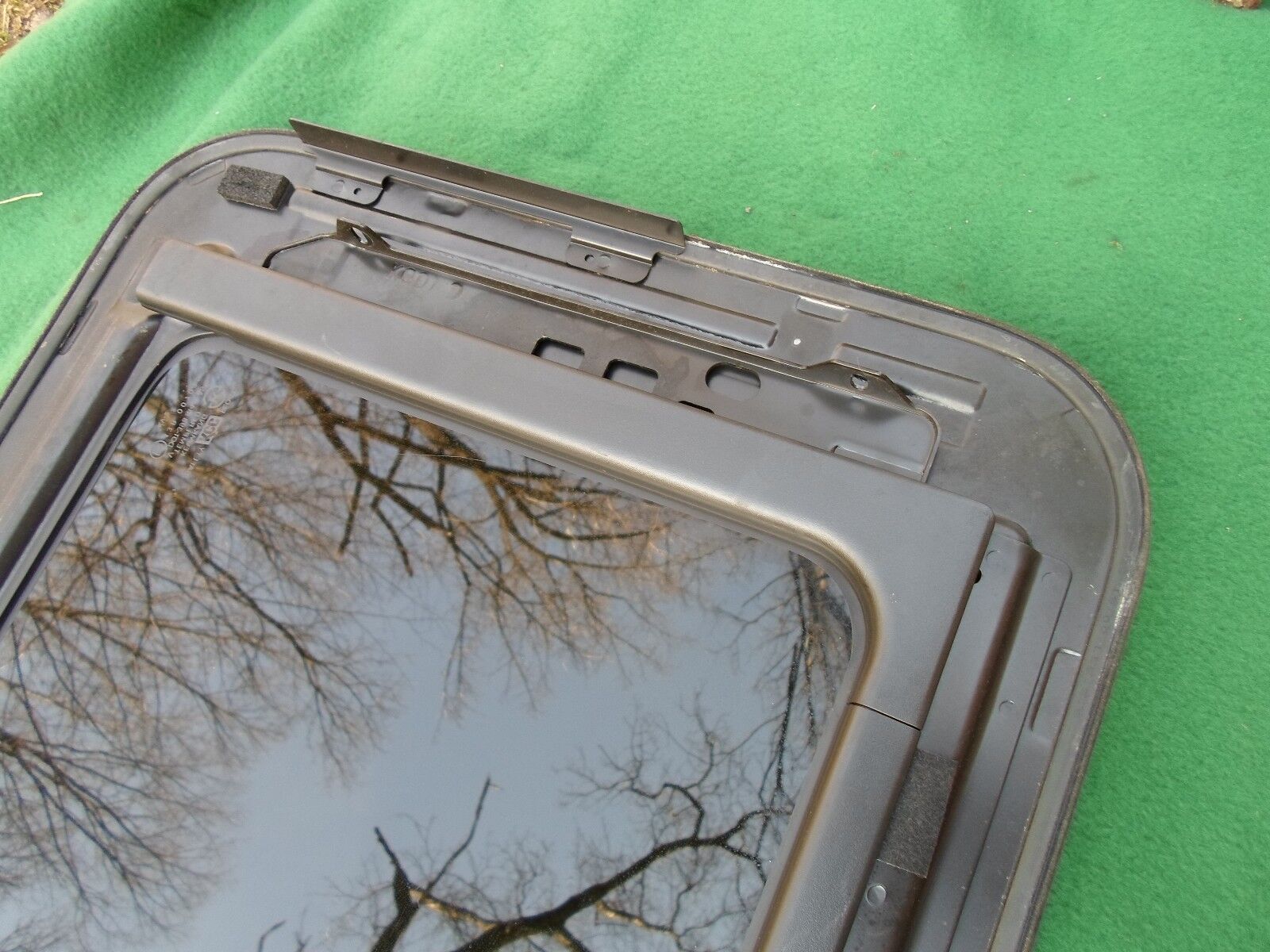 2001 KIA SEDONA YEAR SPECIFIC OEM FACTORY SUNROOF GLASS FREE SHIPPING - RarePartsFinder.Com