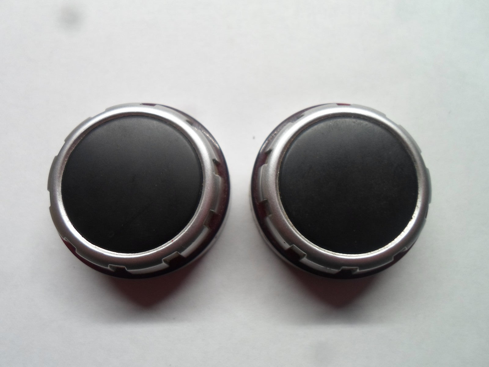 07 - 11 SUZUKI SX4 RADIO STEREO TUNER  KNOB SET GENUINE OEM 39101-80J11 - RarePartsFinder.Com