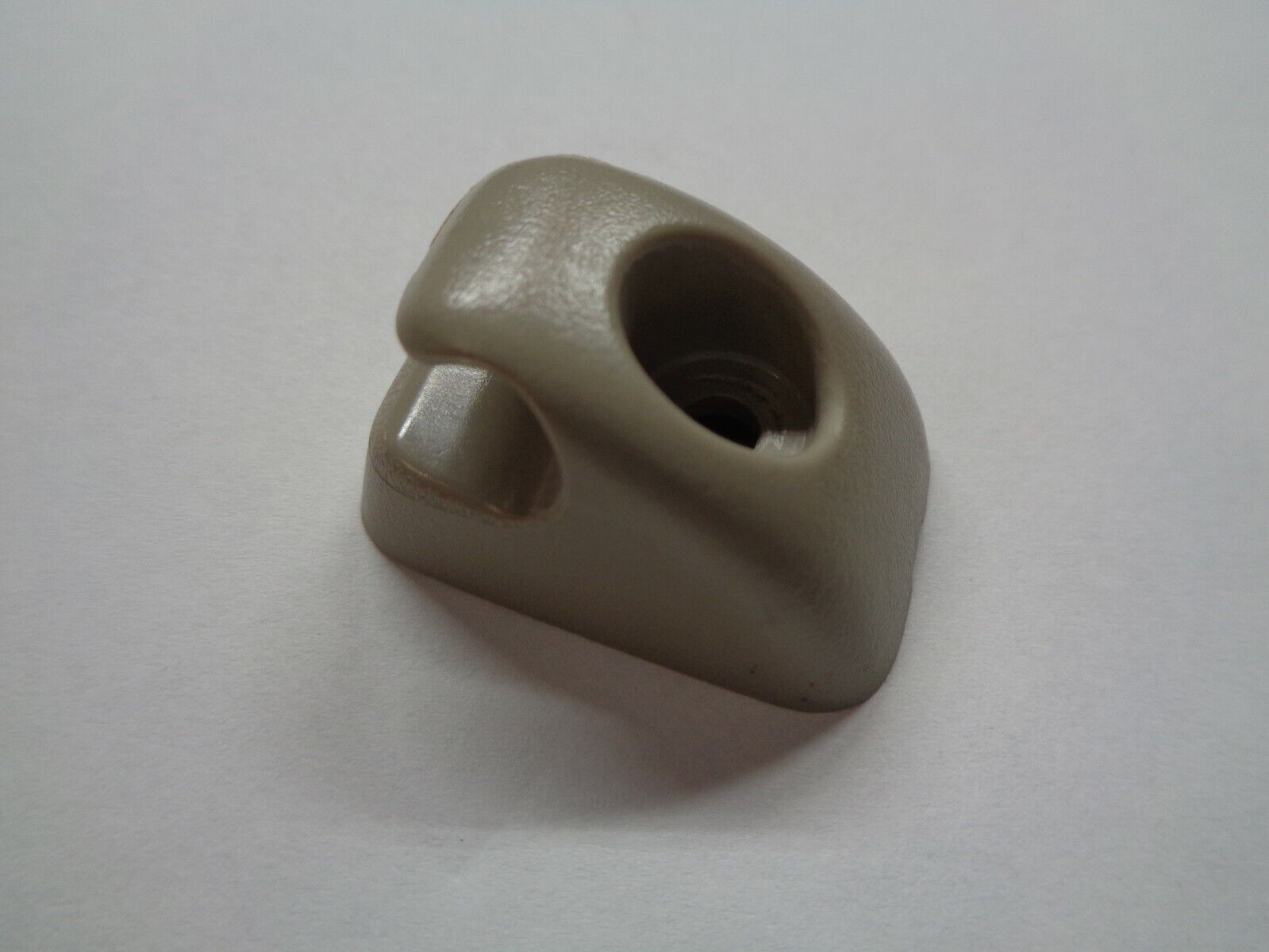 1994 - 1999 CADILLAC DEVILLE SUN VISOR CLIP! OEM FREE SHIPPING!    SV1 - RarePartsFinder.Com