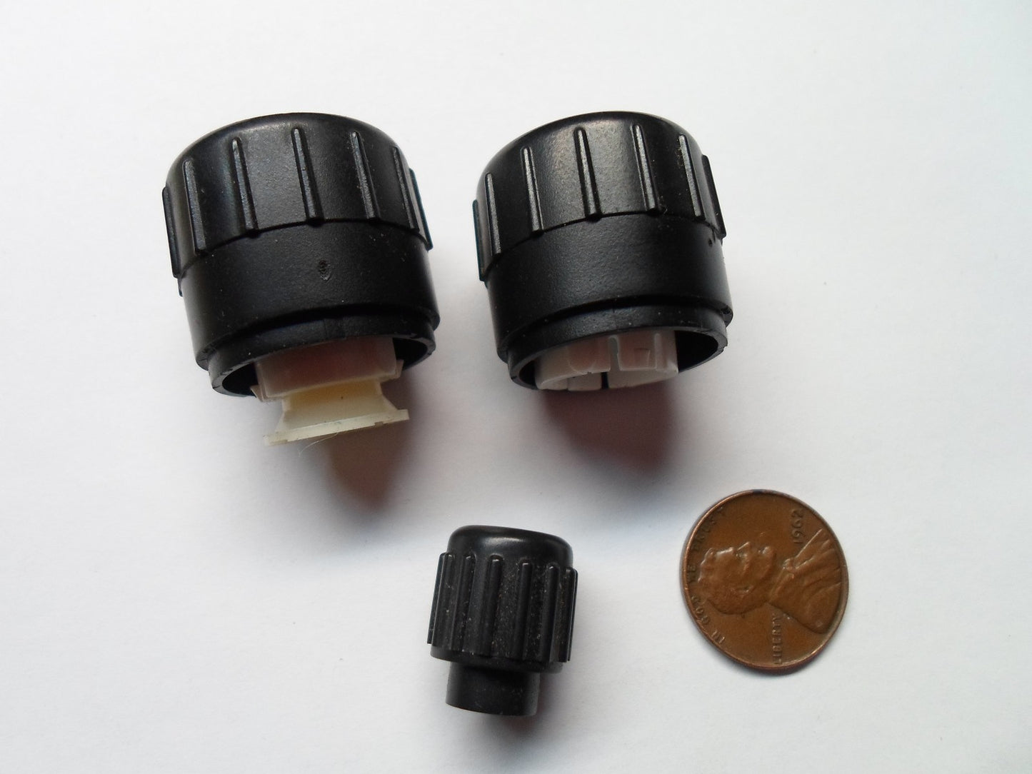 03 04 05 06 07 KIA SORENTO  RADIO STEREO TUNER CONTROL KNOB SET OEM FREE SHIP