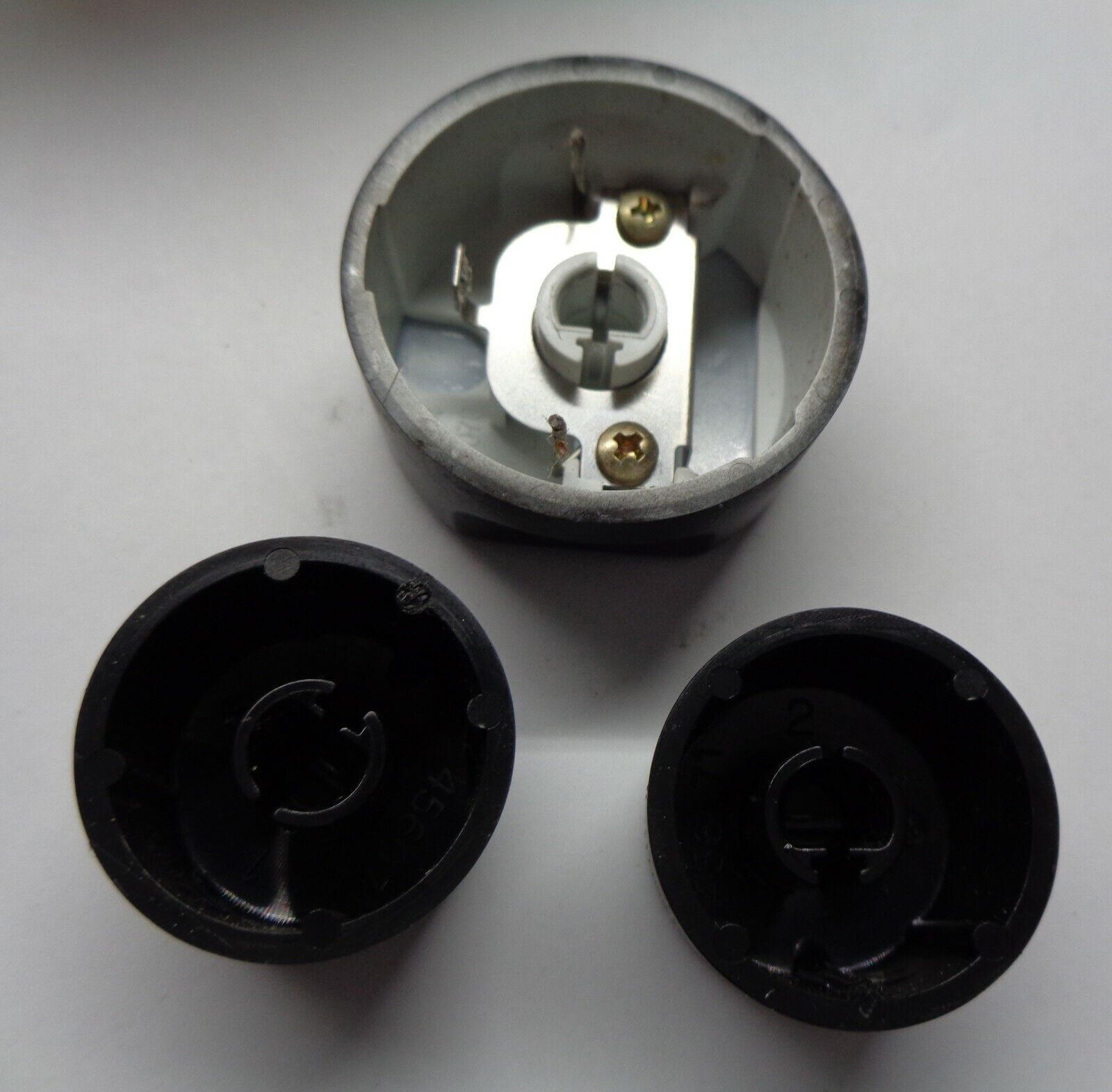 99 00 01 02 03 04 HONDA ODYSSEY STEREO RADIO TUNER KNOB SET FREE SHIPPING! - RarePartsFinder.Com