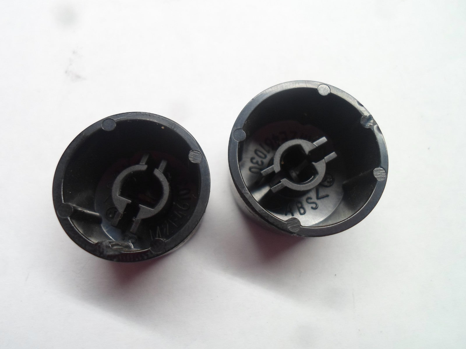03 04 05 06  TOYOTA COROLLA RADIO STEREO TUNER  KNOB SET GENUINE OEM FREE SHIP - RarePartsFinder.Com