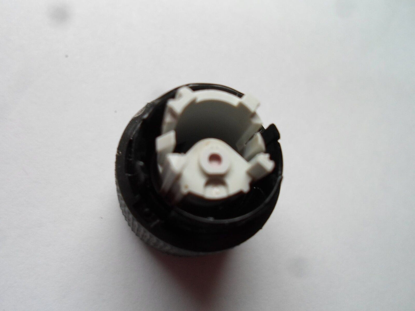 07 08 09 CHEVY EQUINOX RADIO STEREO CONTROL KNOB SET OEM - RarePartsFinder.Com