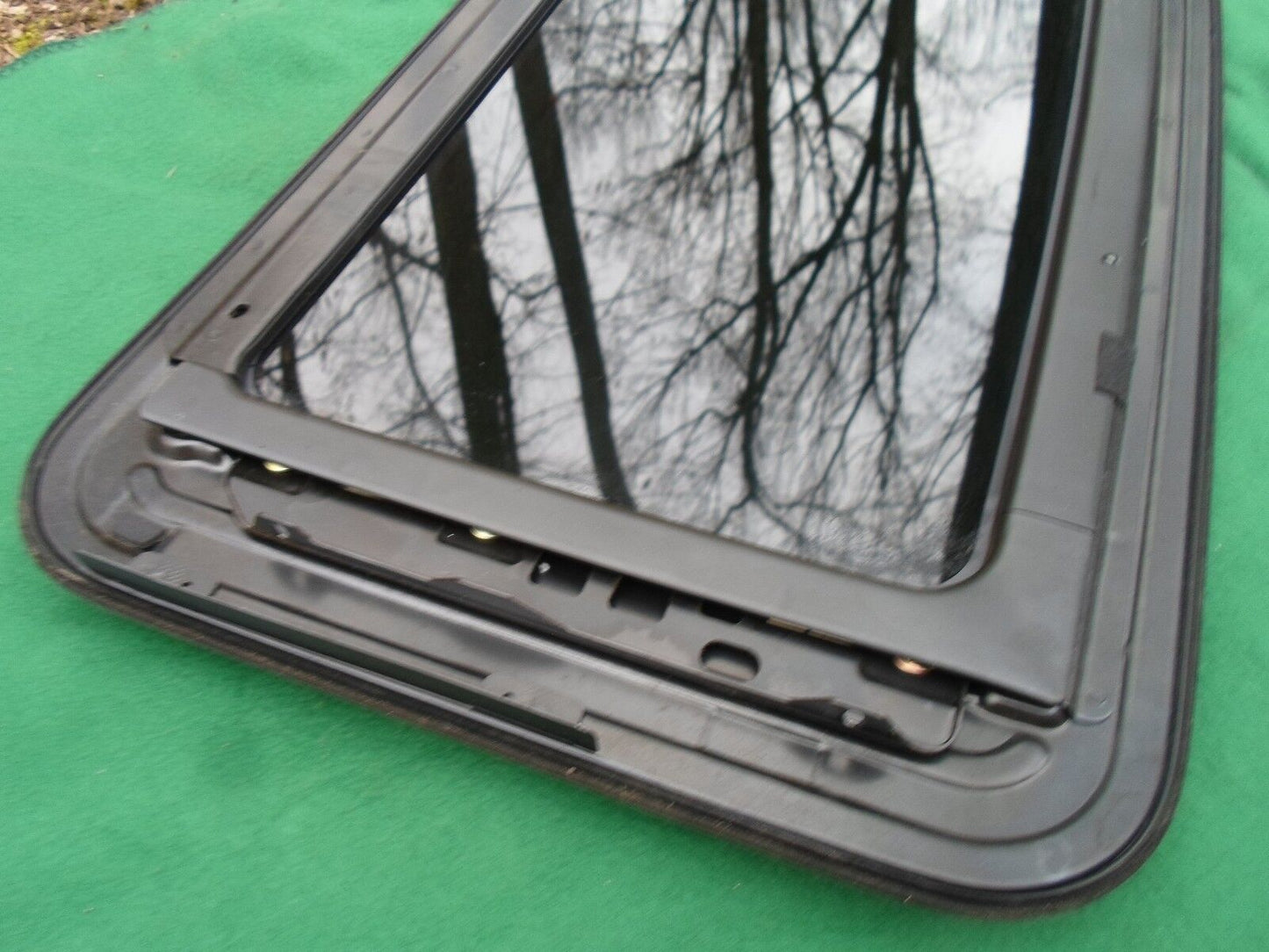 2005 KIA OPTIMA YEAR SPECIFIC SUNROOF GLASS PANEL NO ACCIDENT OEM FREE SHIPPING - RarePartsFinder.Com