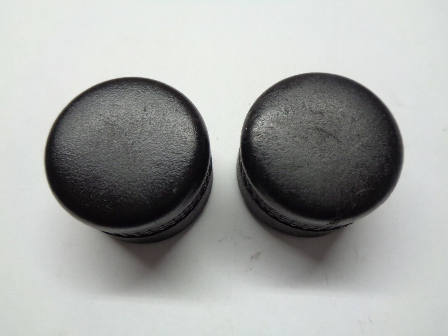 2005 2006 2007 SATURN  RELAY  RADIO STEREO TUNER KNOB SET OEM FREE SHIPPING! - RarePartsFinder.Com