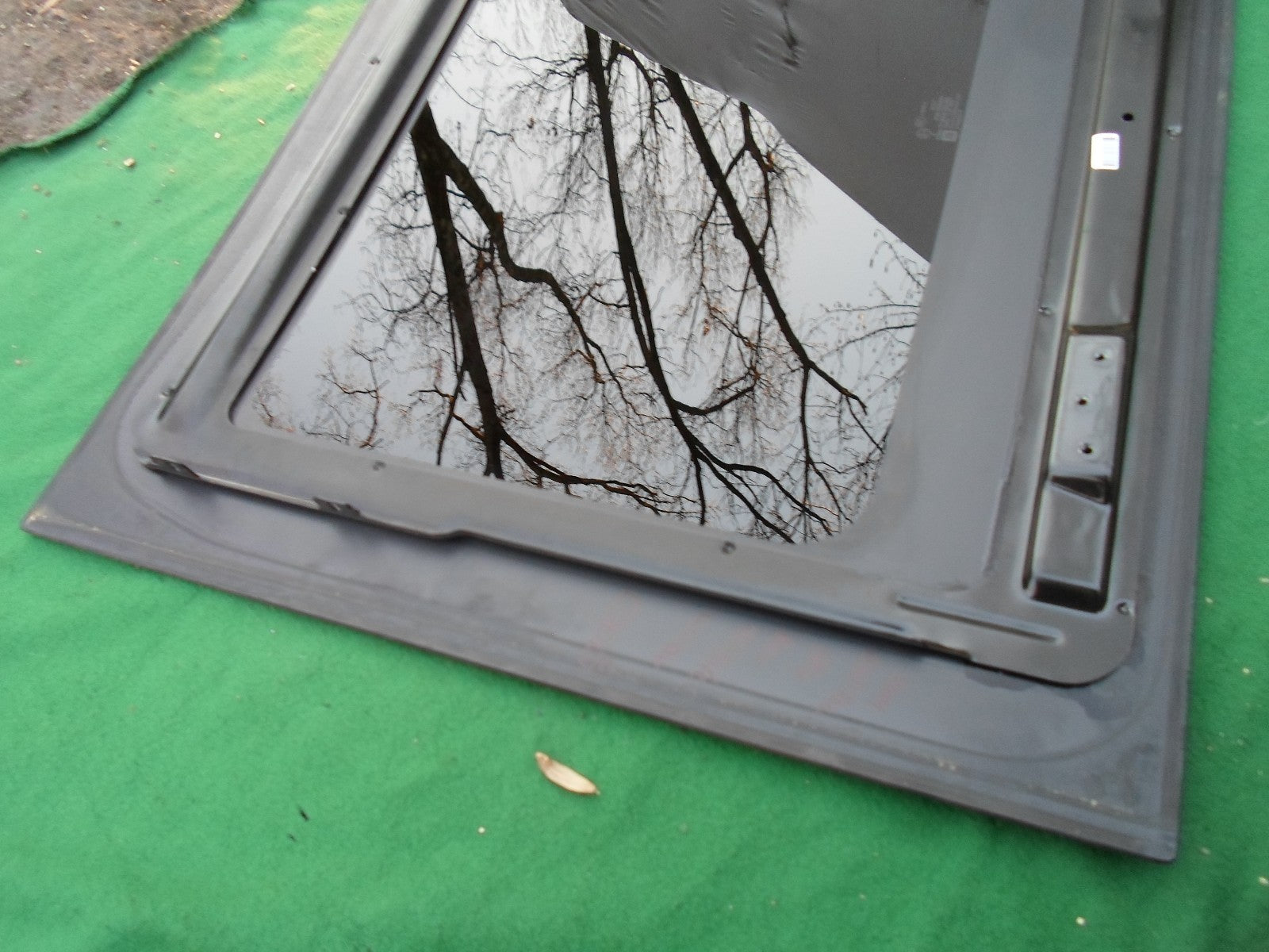 2004 - 2009 CADILLAC SRX REAR OEM FACTORY SUNROOF GLASS 15212371 FREE SHIPPING - RarePartsFinder.Com