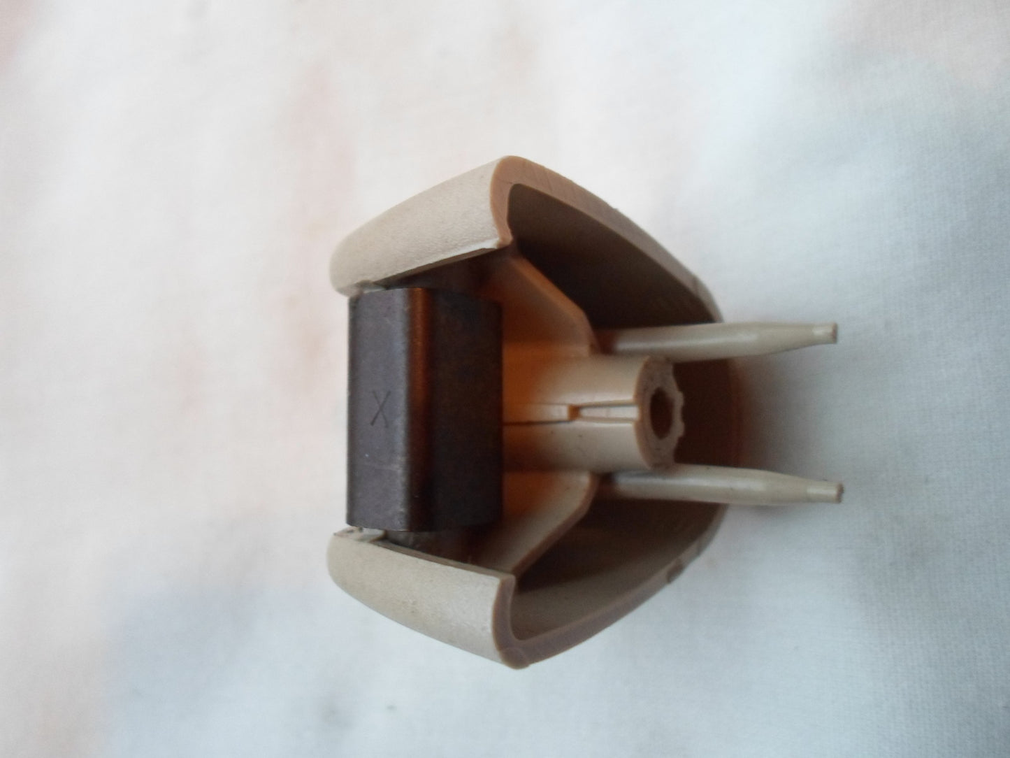 1996 - 2007 FORD TAURUS TAN DUAL SUN VISOR CLIP PASSENGER OEM FREE SHIPPING SV1 - RarePartsFinder.Com