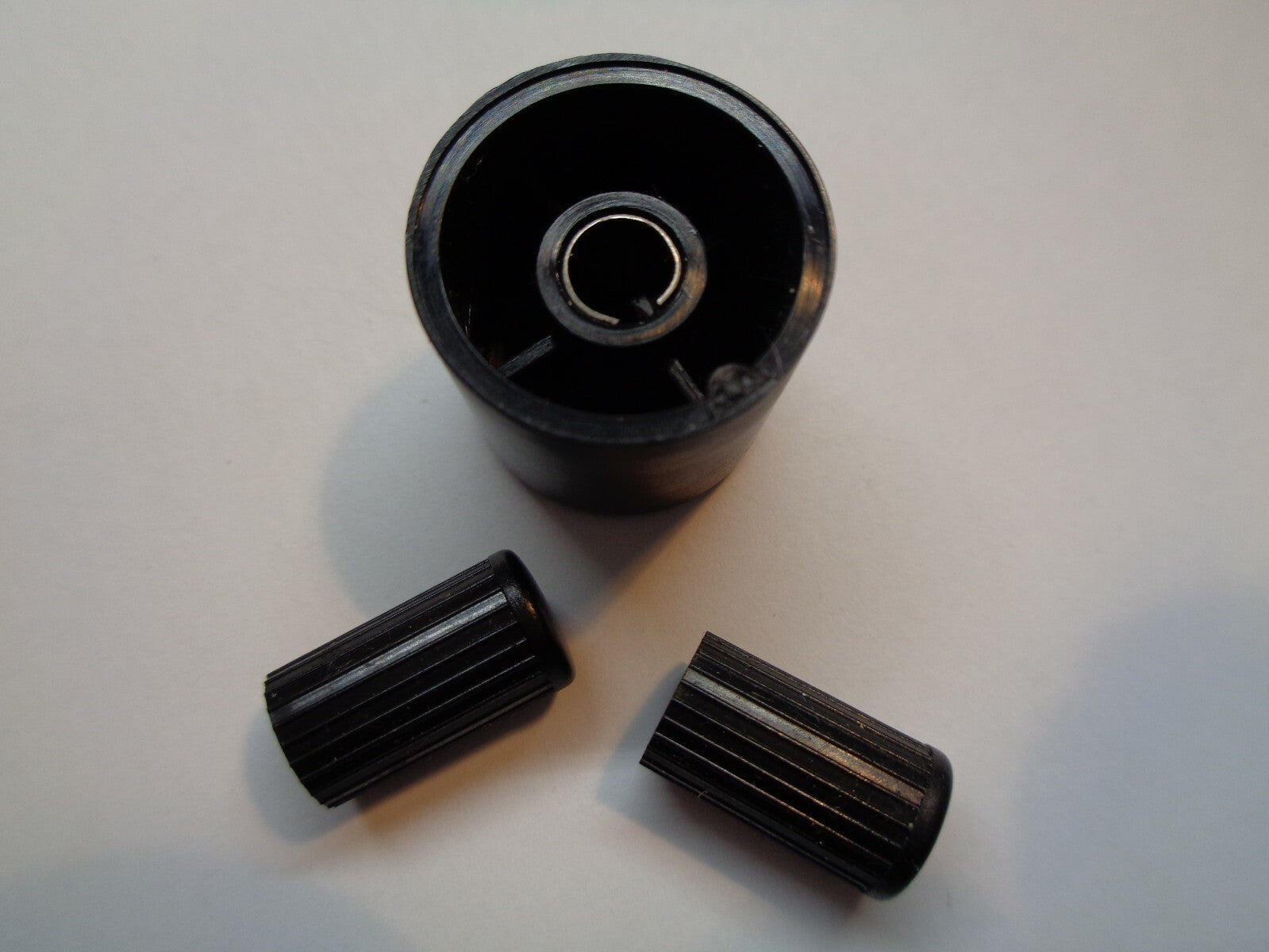 01 02 03 04 05 06 HYUNDAI ELANTRA STEREO TUNER RADIO KNOB SET OEM FREE SHIPPING - RarePartsFinder.Com