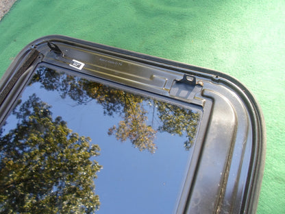 2005 SUBARU LEGACY SEDAN YEAR SPECIFIC FACTORY SUNROOF GLASS FREE SHIPPING