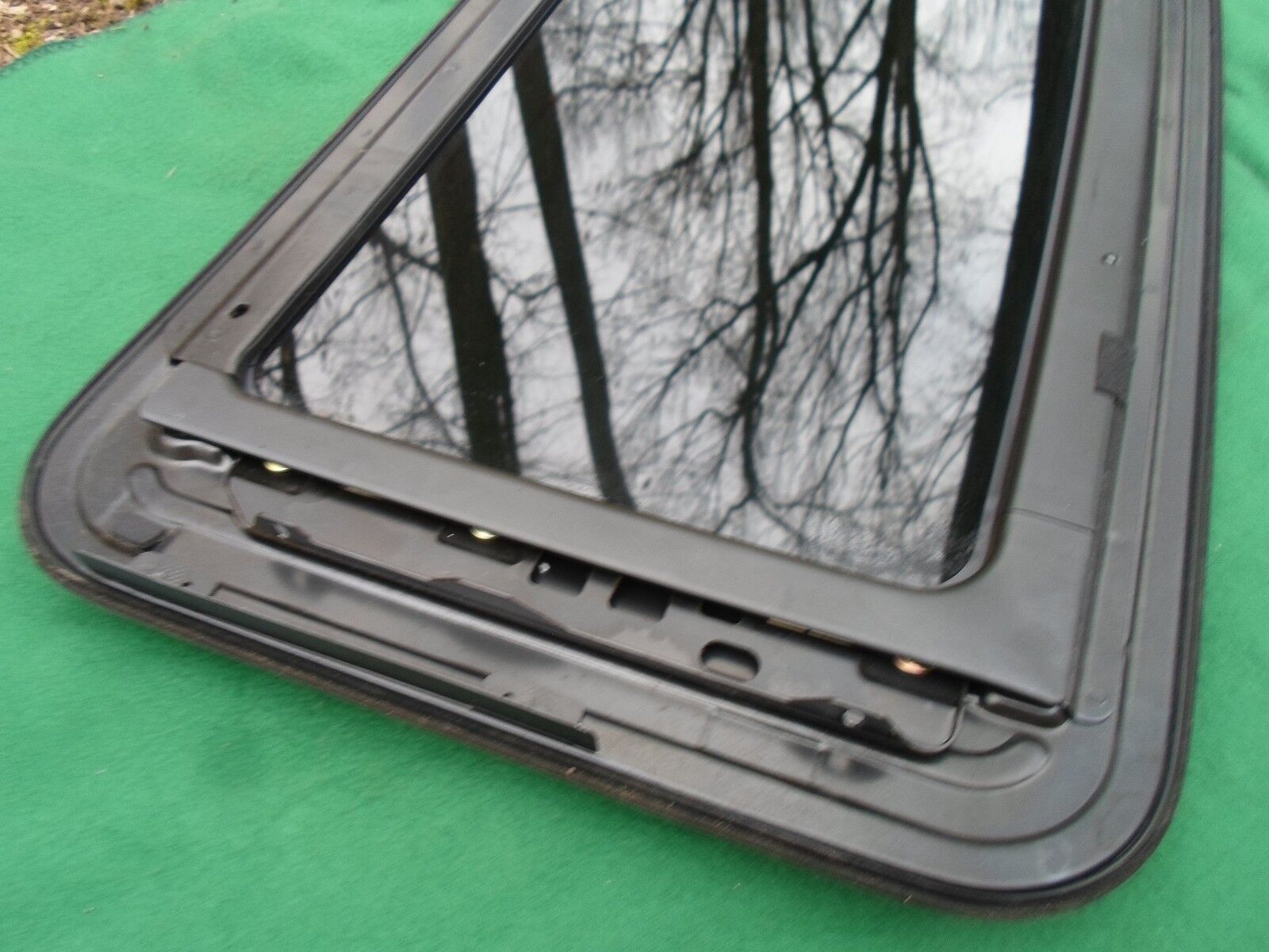 2001 KIA OPTIMA YEAR SPECIFIC  SUNROOF GLASS PANEL NO ACCIDENT OEM FREE SHIPPING