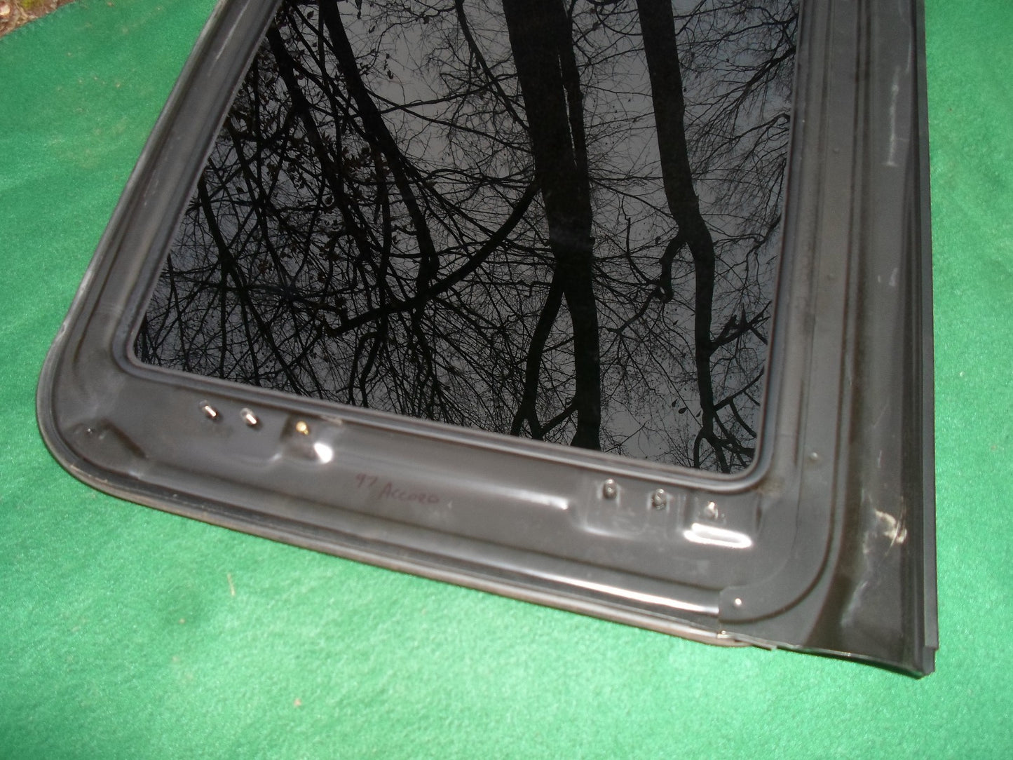 1994 HONDA ACCORD YEAR SPECIFIC 4 DOOR SUNROOF GLASS OEM 70200-SV4-A01; 70200SV4A01; 70200-SV4-J01; 70200SV4J01