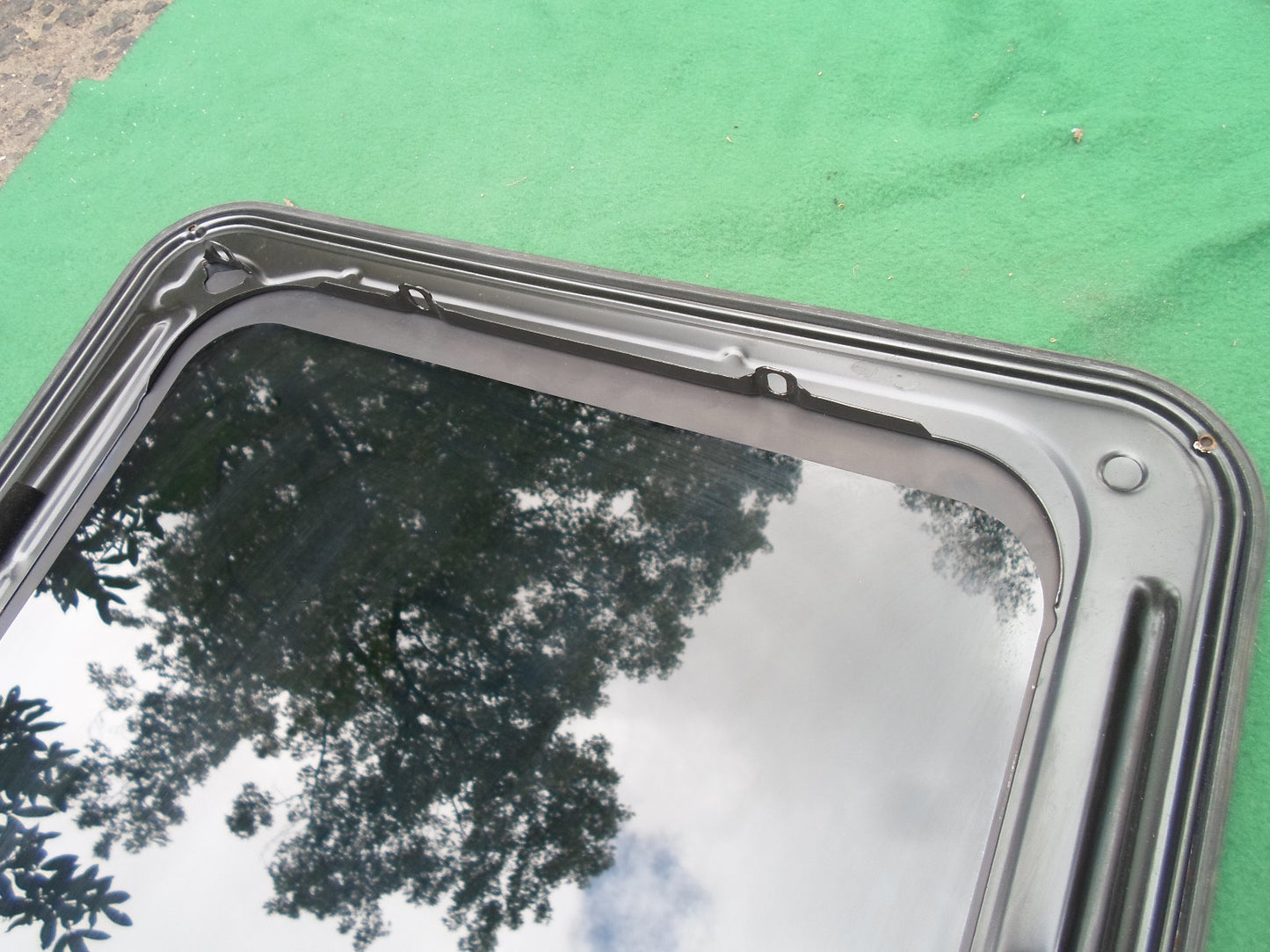 2003 PONTIAC AZTEK OEM YEAR SPECIFIC FACTORY SUNROOF GLASS  FREE SHIPPING!