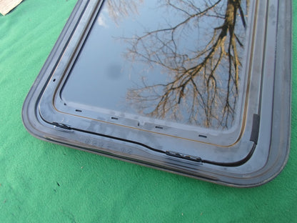 2006 - 2010 HYUNDAI ELANTRA OEM FACTORY SUNROOF GLASS NO ACCIDENT FREE SHIPPING! - RarePartsFinder.Com