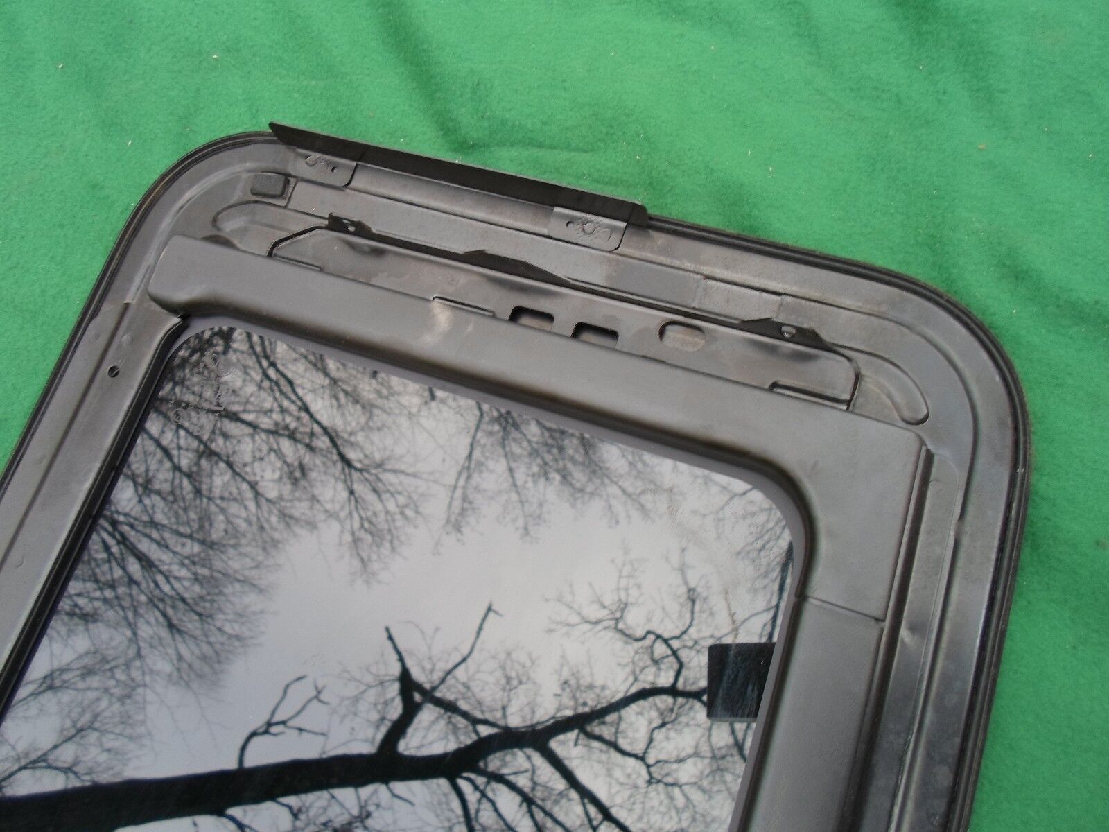 2001 KIA OPTIMA YEAR SPECIFIC  SUNROOF GLASS PANEL NO ACCIDENT OEM FREE SHIPPING
