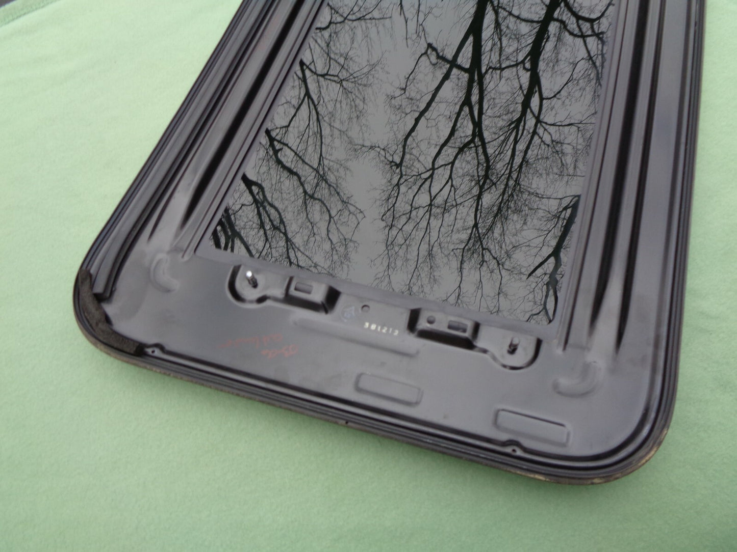 03 04 05 06  MITSUBISHI  OUTLANDER OEM FACTORY SUNROOF GLASS