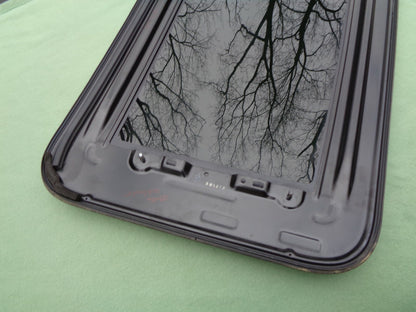 03 04 05 06  MITSUBISHI  OUTLANDER OEM FACTORY SUNROOF GLASS