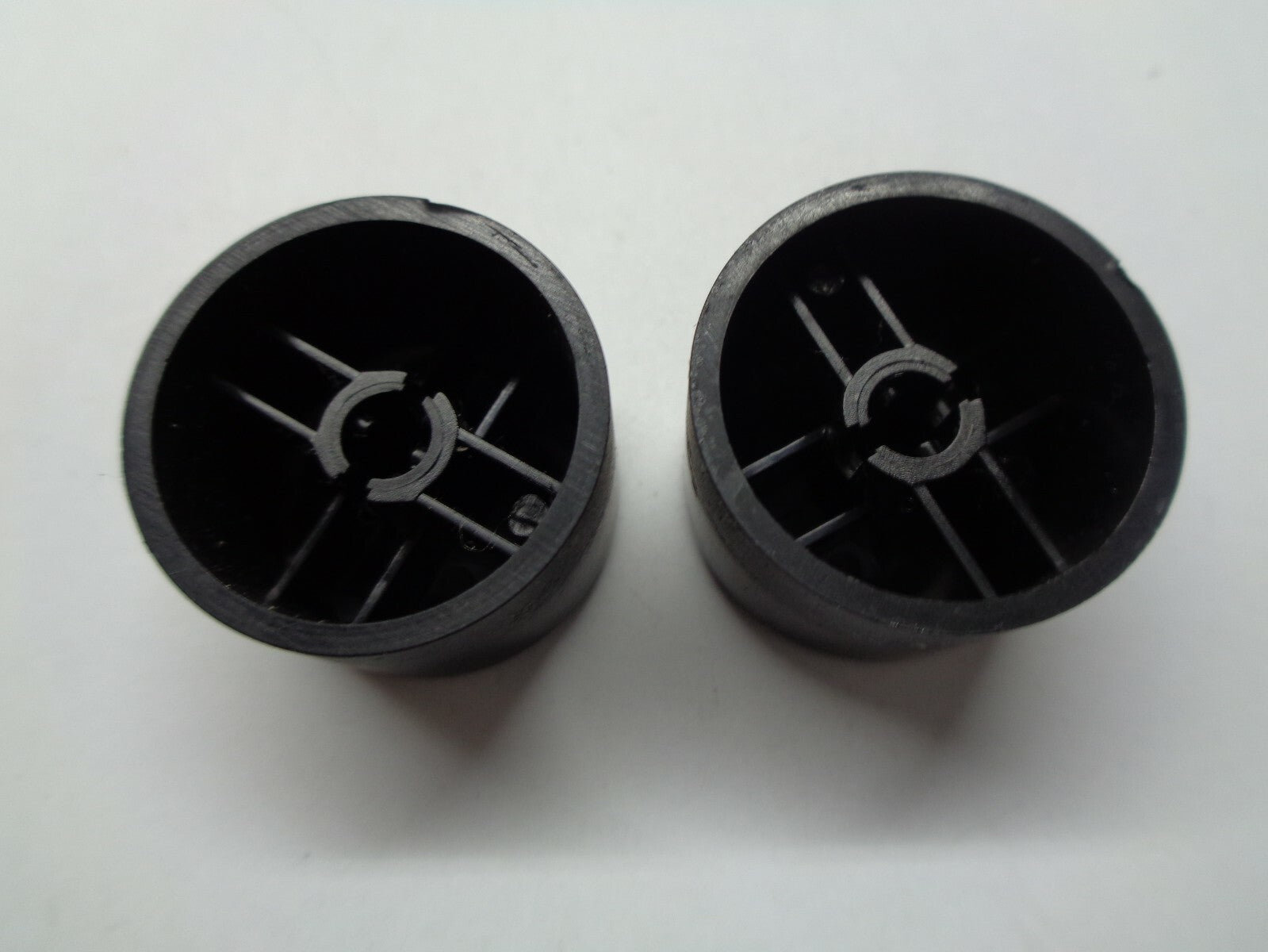 2008 2009 KIA SPECTRA RADIO STEREO TUNER  CONTROL KNOB SET OEM FREE SHIPPING! - RarePartsFinder.Com