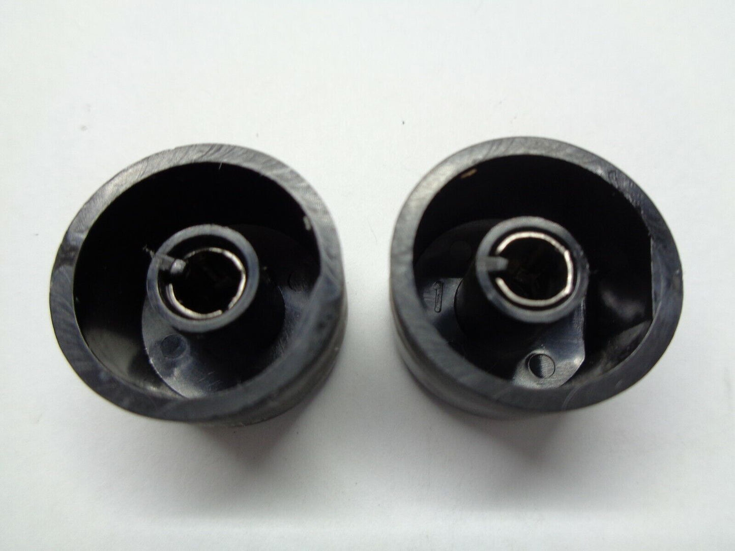 2005 SUZUKI RENO RADIO STEREO TUNER CONTROL KNOB SET OEM FREE SHIPPING! - RarePartsFinder.Com