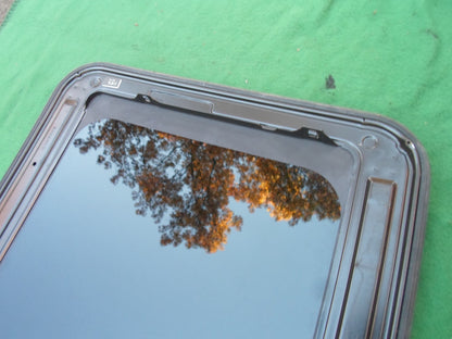 2001 LINCOLN TOWN CAR OEM FACTORY YEAR SPECIFIC SUNROOF GLASS F8VZ54500A18AA; F8VZ-54500A18-AA