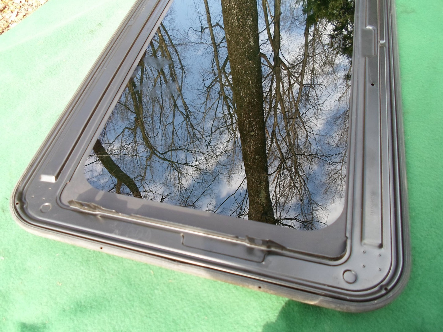 2000 GMC JIMMY YEAR SPECIFIC SUNROOF GLASS  NO ACCIDENT OEM FREE SHIPPING