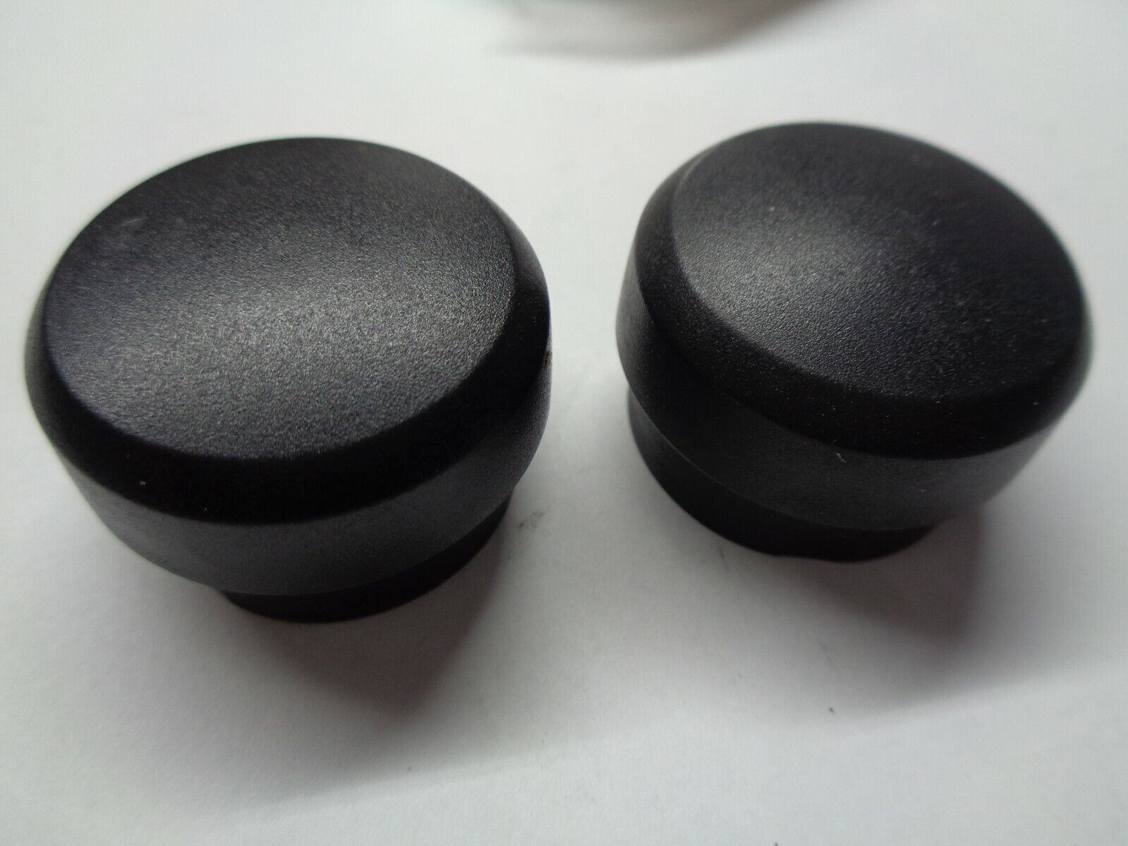 2007 CHRYSLER ASPEN RADIO STEREO CONTROL TUNER KNOB SET OEM FREE SHIPPING! - RarePartsFinder.Com