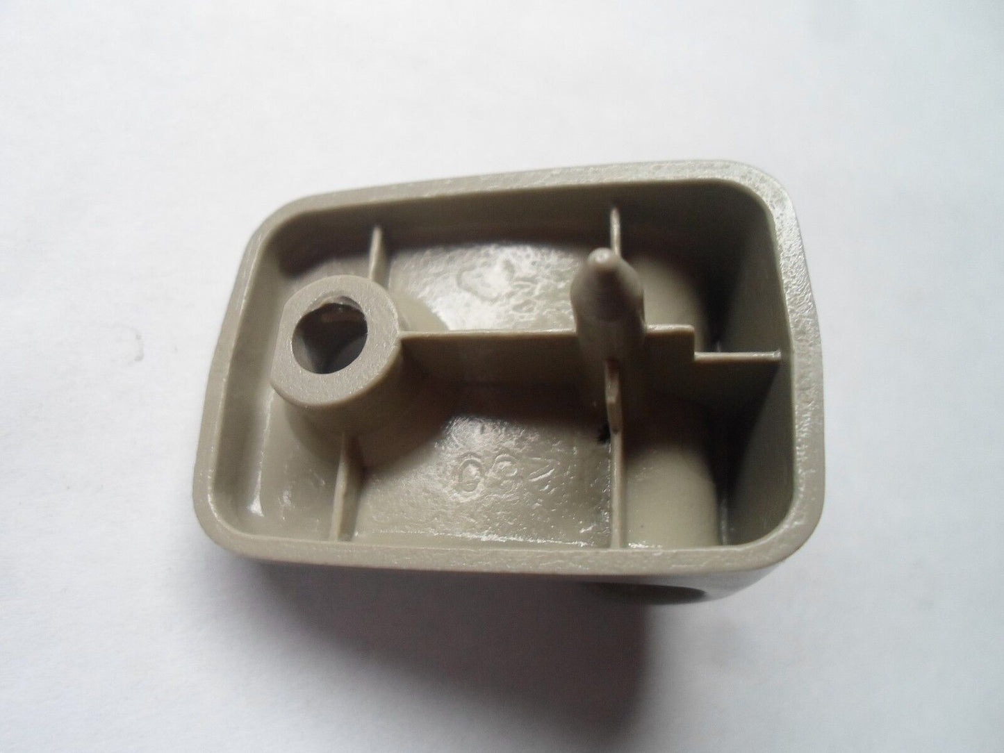 1992 - 1998 MAZDA MPV SUN VISOR CLIP OEM H26069261 06 FREE SHIPPING! SC1 - RarePartsFinder.Com
