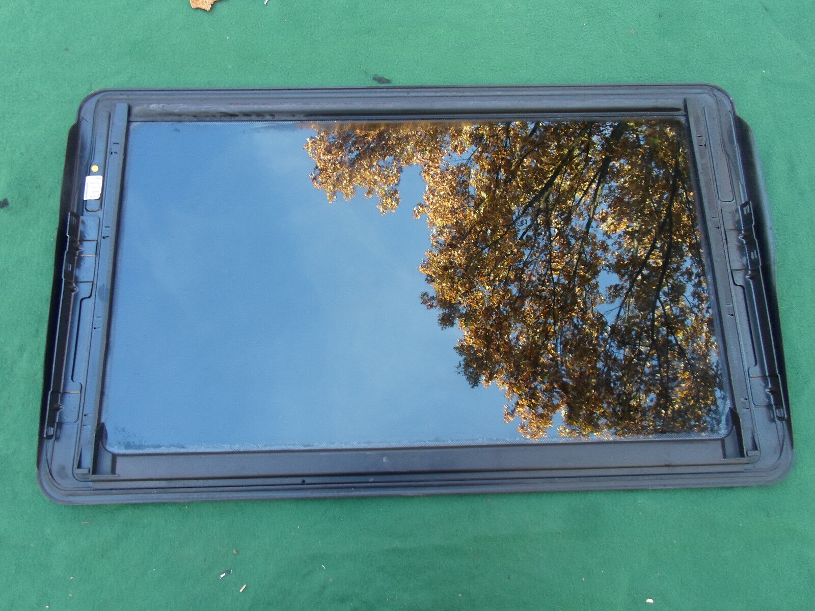 1997 MERCEDES BENZ E320 YEAR SPECIFIC OEM SUNROOF GLASS FREE SHIPPING! - RarePartsFinder.Com
