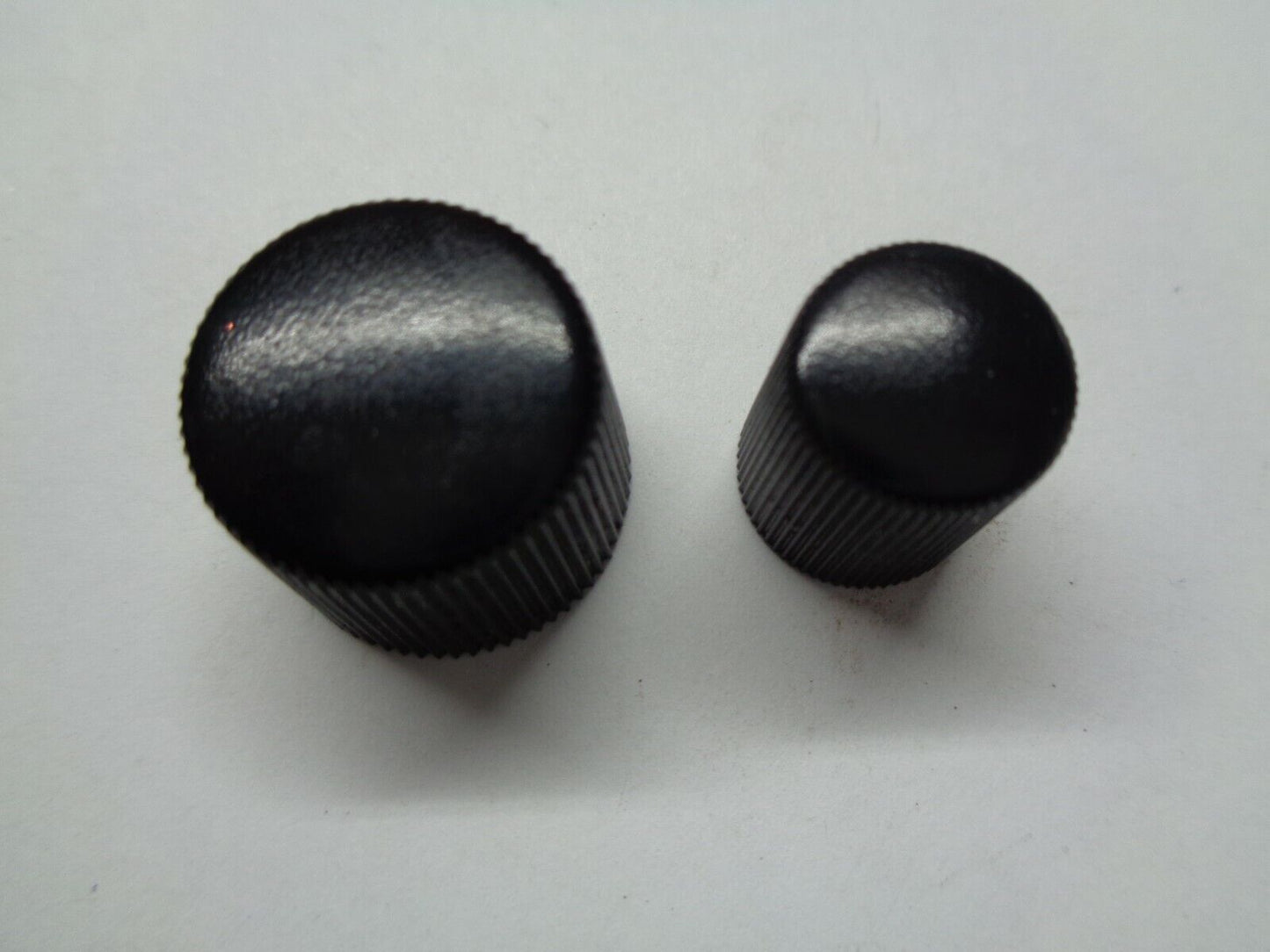 2004 MITSUBISHI DIAMANTE RADIO STEREO TUNER KNOB SET OEM FREE SHIPPING! - RarePartsFinder.Com