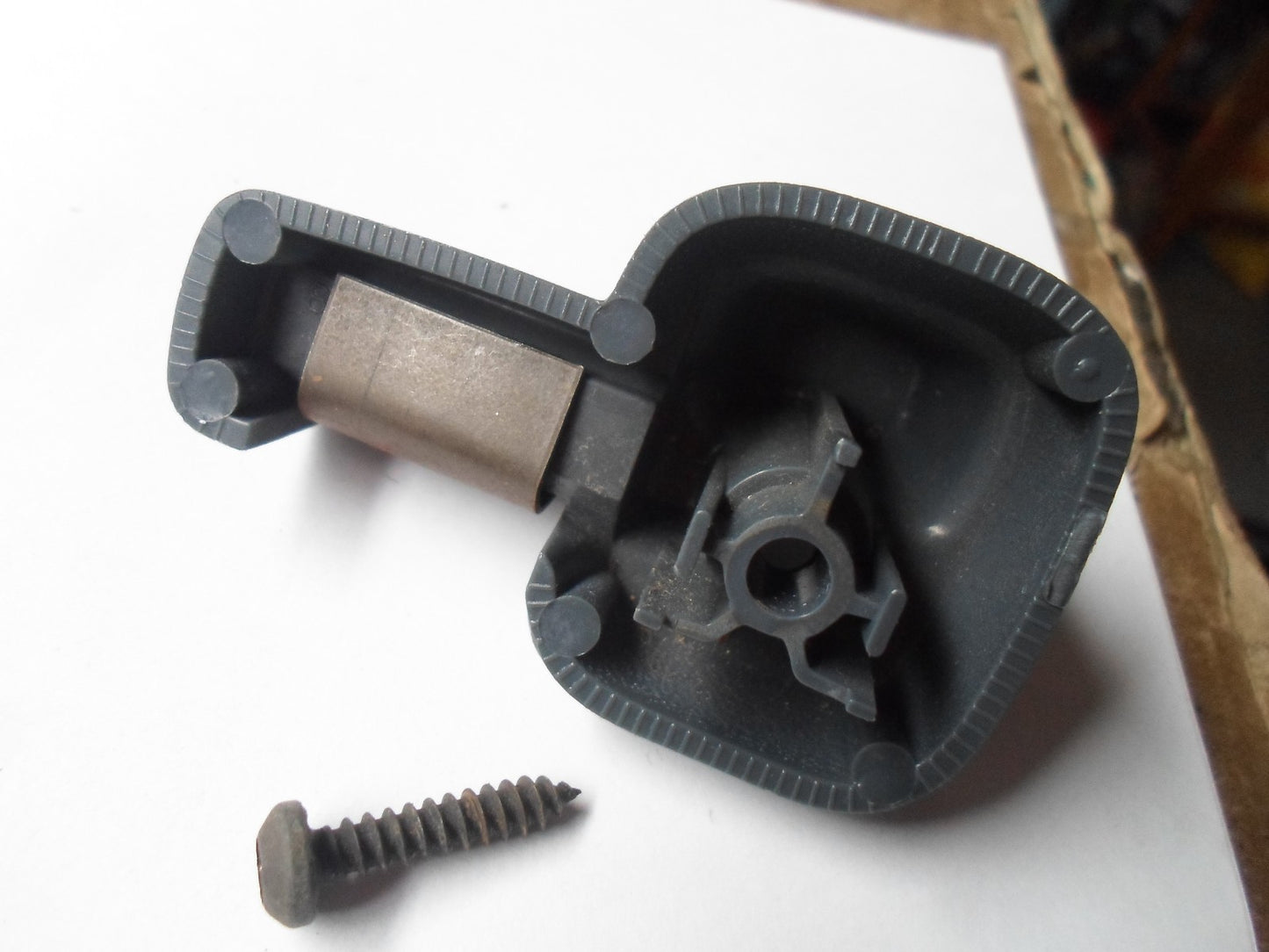 2001 LINCOLN TOWN CAR PASSENGER DUAL SUN VISOR CLIP W/SCREW OEM FREE SHIPPING! - RarePartsFinder.Com