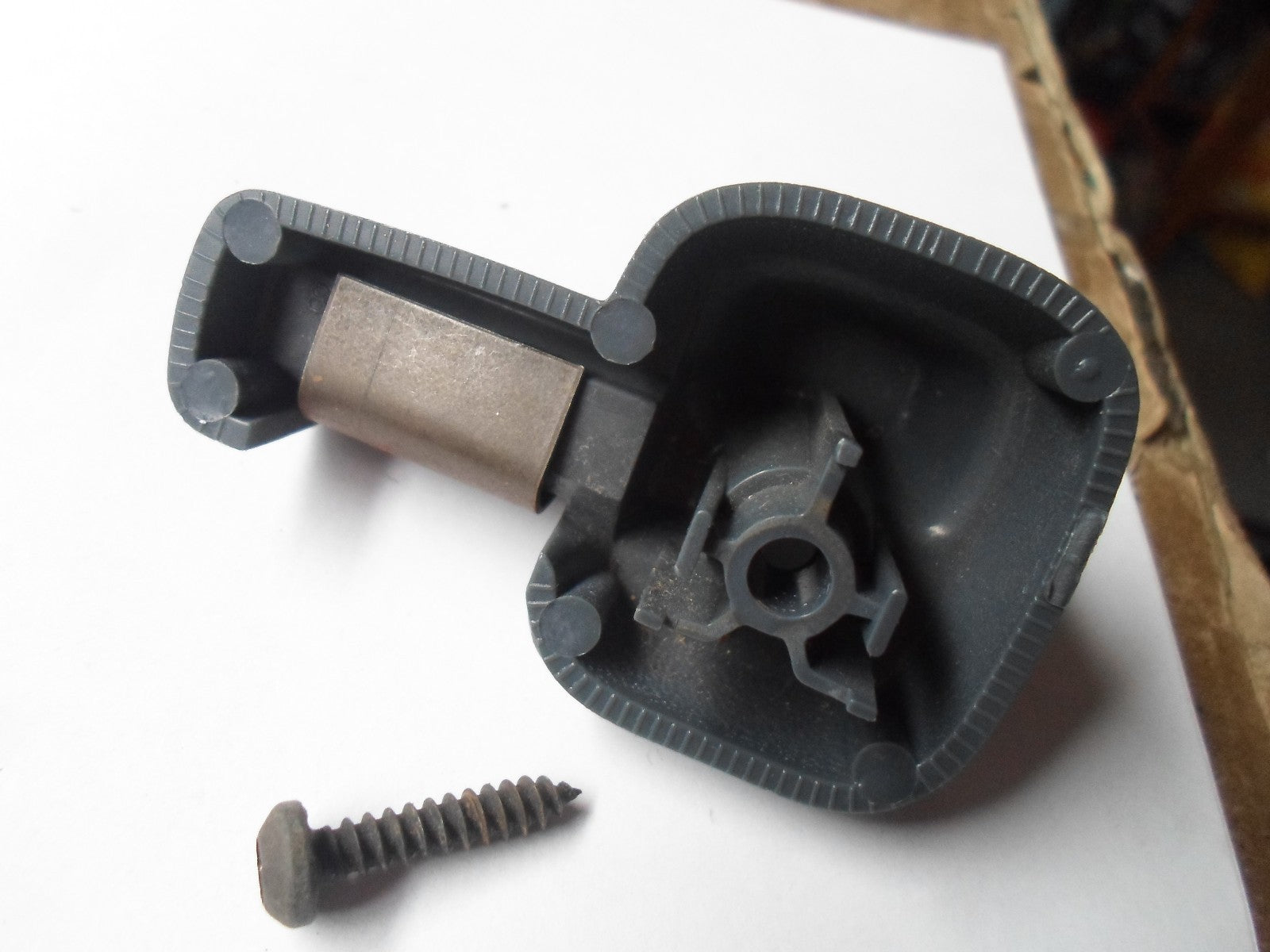 2001 LINCOLN TOWN CAR PASSENGER DUAL SUN VISOR CLIP W/SCREW OEM FREE SHIPPING! - RarePartsFinder.Com