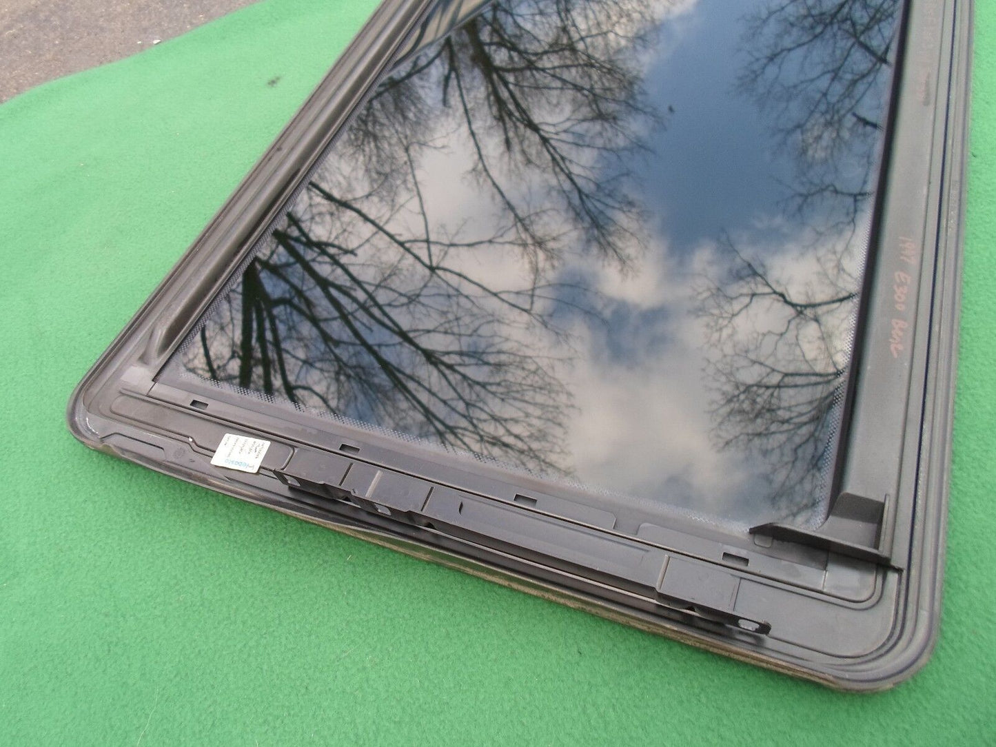 1997 MERCEDES BENZ E300 OEM YEAR SPECIFIC SUNROOF GLASS NO ACCIDENT FREE SHIP - RarePartsFinder.Com