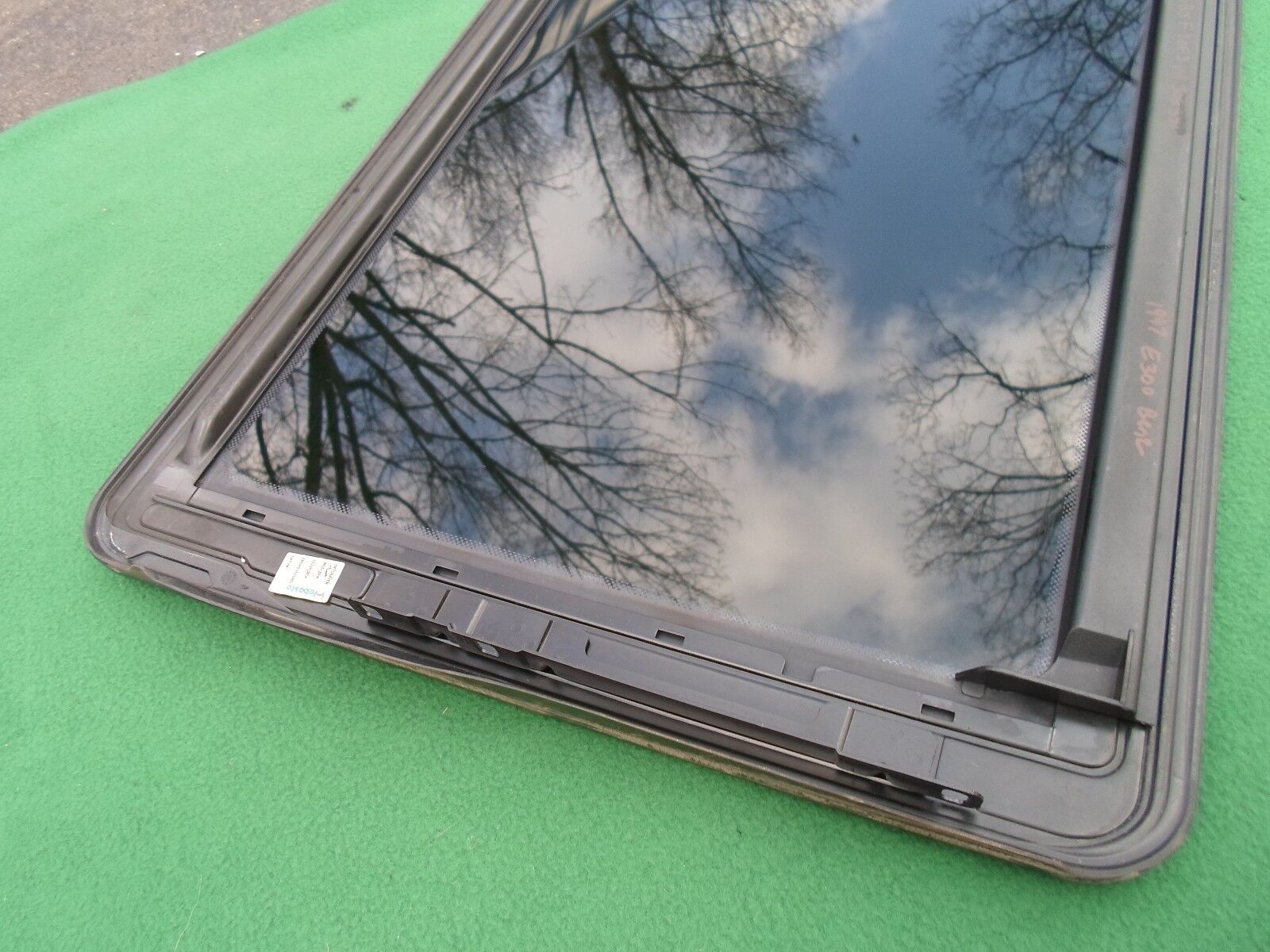 1997 MERCEDES BENZ E300 OEM YEAR SPECIFIC SUNROOF GLASS NO ACCIDENT FREE SHIP - RarePartsFinder.Com