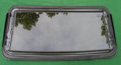 2010 YEAR SPECIFIC  HYUNDAI AZERA SUNROOF GLASS OEM  NO ACCIDENT FREE SHIPPING! - RarePartsFinder.Com