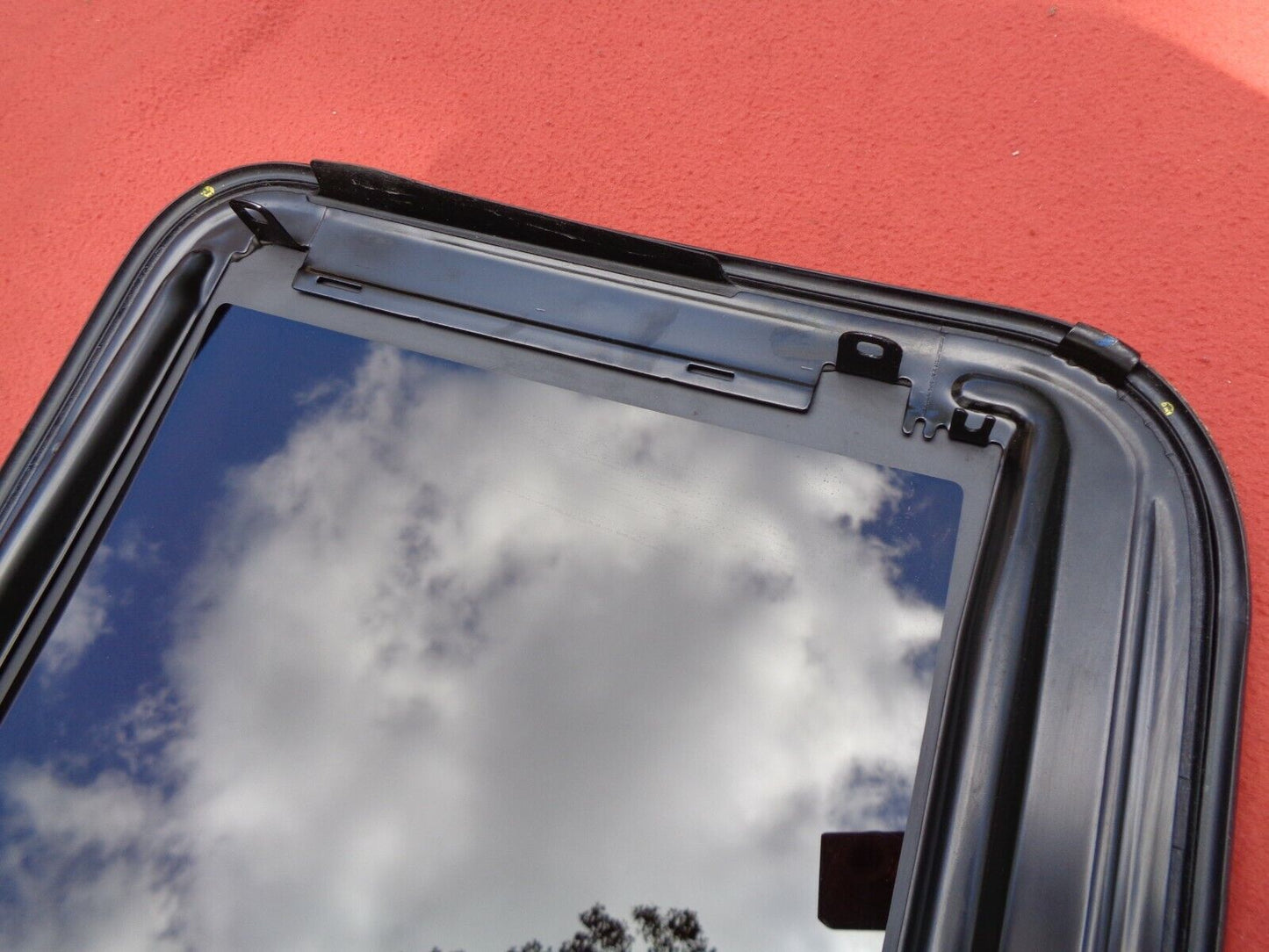 2013 GMC YUKON YEAR SPECIFIC  OEM FACTORY SUNROOF GLASS NO ACCIDENT FREE SHIP - RarePartsFinder.Com