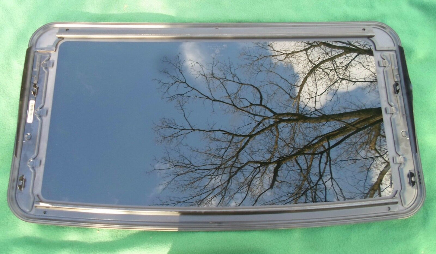 2010 JEEP CHEROKEE  YEAR SPECIFIC OEM FACTORY SUNROOF GLASS  FREE SHIPPING - RarePartsFinder.Com
