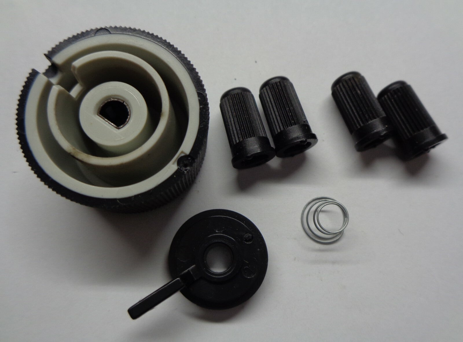 97 - 04 BUICK REGAL CENTURY LESABRE PARK AVENUE OEM RADIO STEREO TUNER KNOB SET - RarePartsFinder.Com