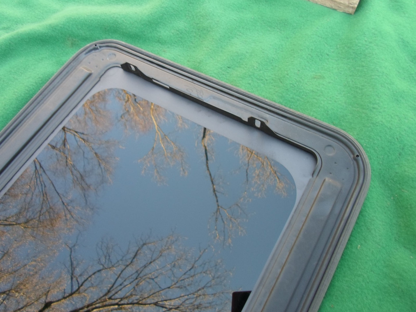 2001 CHEVY BLAZER YEAR SPECIFIC SUNROOF GLASS OEM NO ACCIDENT FREE SHIPPING