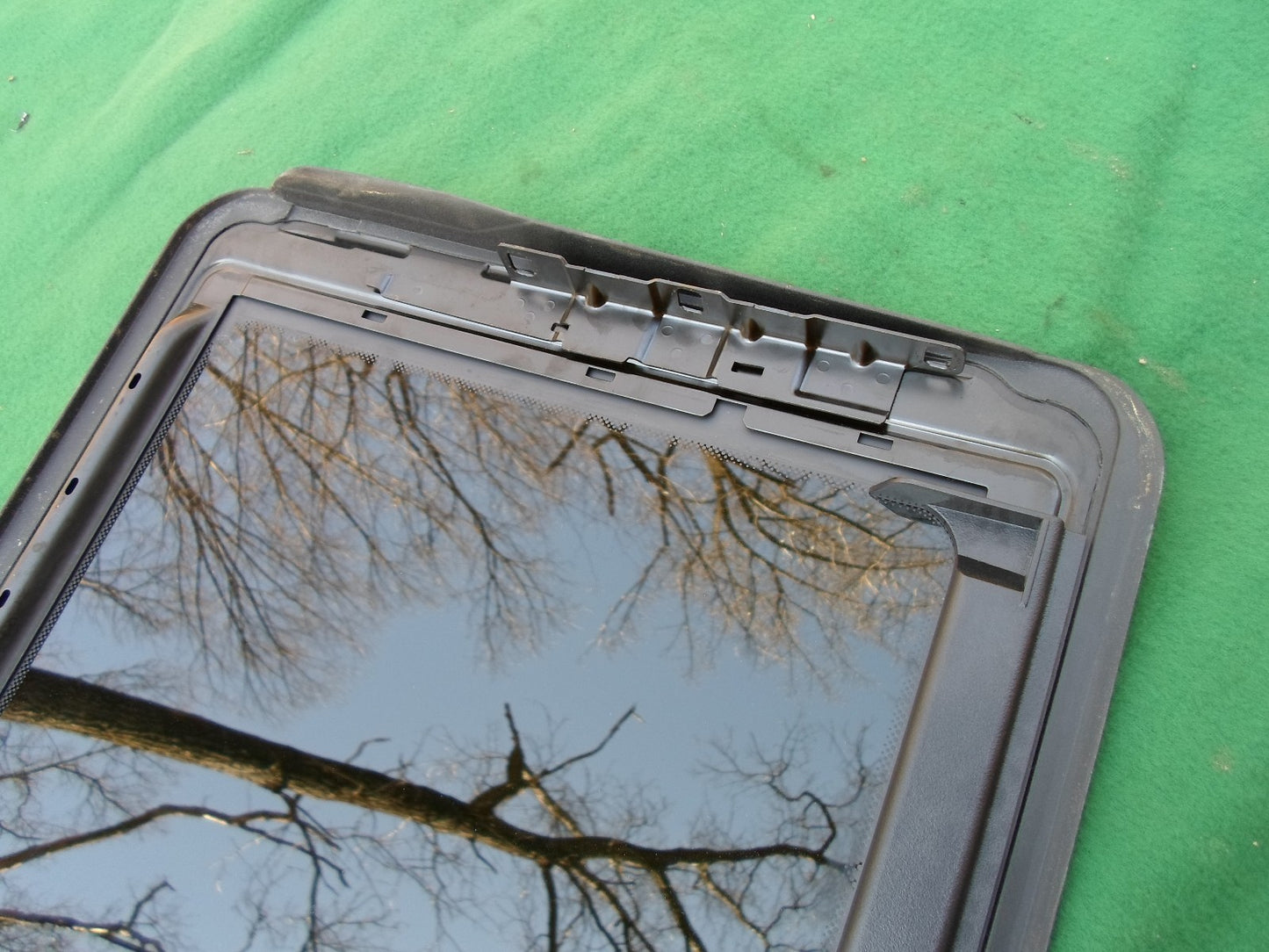 2003 MERCEDES BENZ C240 YEAR SPECIFIC OEM FACTORY SUNROOF GLASS  FREE SHIP - RarePartsFinder.Com